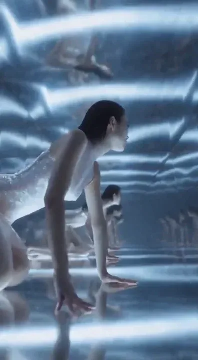 Don’t try to count them — they multiply
数えるな、増えていくから。
#Sora #AIshort #AIart #weirdAI #darkcinema #ヤスデ人間 #AI映像