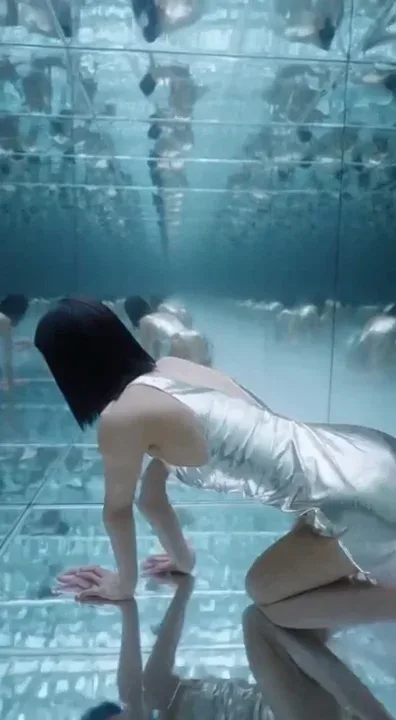 They move like memory itself
まるで記憶そのものが動いているようだ。
#SoraAI #AIart #AIshortfilm #darkvisual #weirdcore #ヤスデ人間